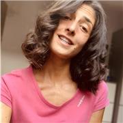 Giovane Laureata in lingue: inglese e spagnolo e materie umanistiche